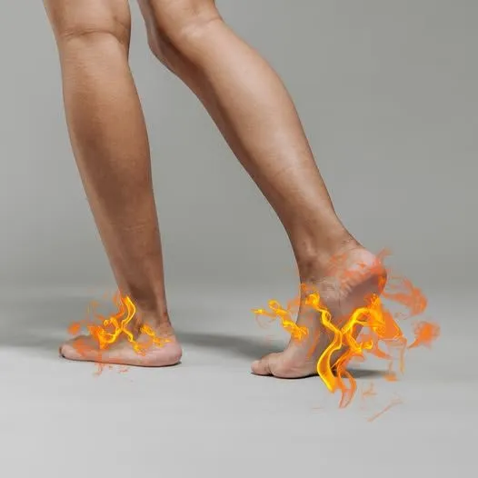 علت داغ شدن کف پا