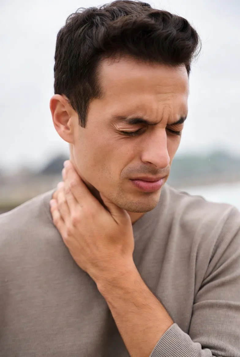 علت درد پشت گردن و شانه