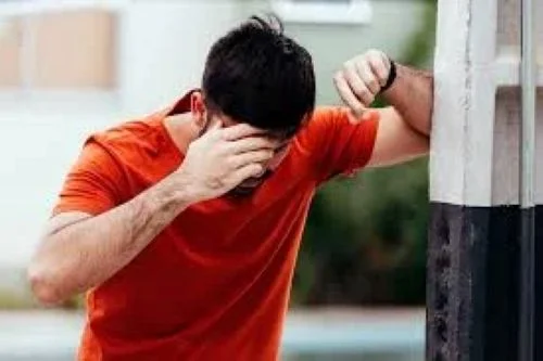 سرگیجههای خطرناک: علت + درمان (هر آنچه باید بدانید!)